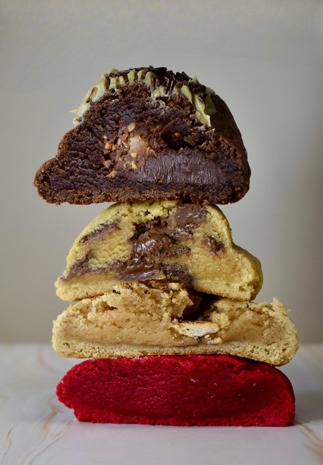 Galletas artesanales apiladas con relleno de chocolate — Amore Valencia